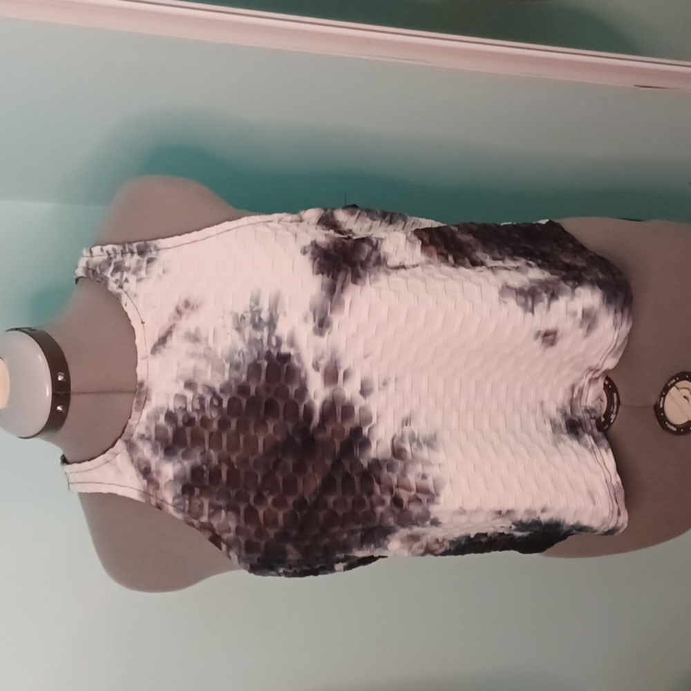 NWOT Rue + form fitting tye dyed Tank